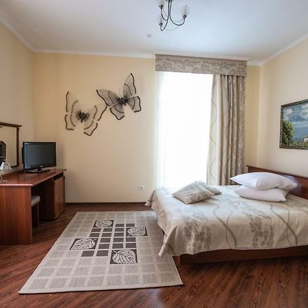 Karpaty Hotel Khoust Extérieur photo
